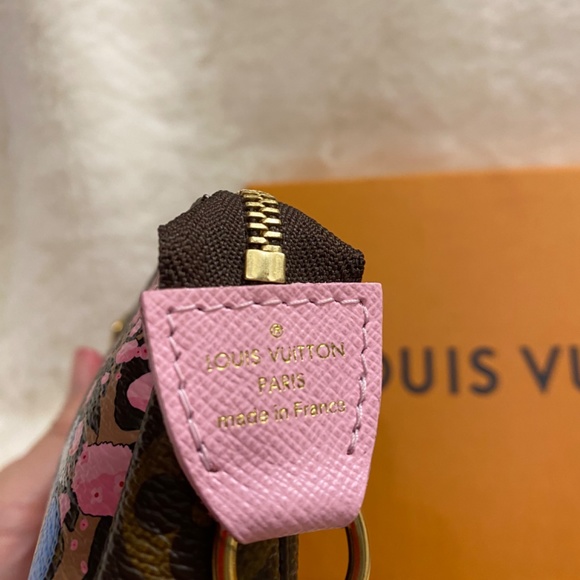 Authentic Louis Vuitton Christmas edition mini Pochette accessories Japan Sakura - Picture 4 of 6